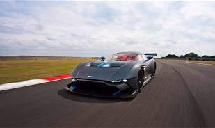 Watch the Aston Martin Vulcan, 800 hp heading to the Spa circuit in Belgium