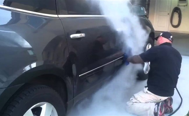 بالفيديو: هل ينصح بنتظيف السيارات باستخدام البخار؟ شاهدوا النتيجة! 