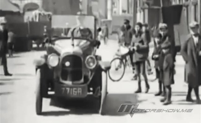 بالفيديو: أغرب طريقة لركن السيارة كانت في عام 1927، ولكنّها ذكيّة وسهلة جدا