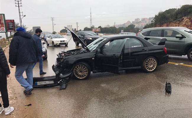 بالصور: أكثر من حادث بسبب المازوت على الطريق بين سهيلة وبلونة