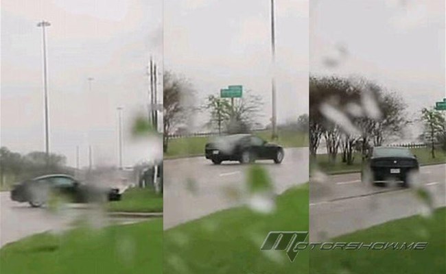 بالفيديو: طلب من صديقه تصويره وهو يفحّط بالسيارة... ولكن حدثت الكارثة!