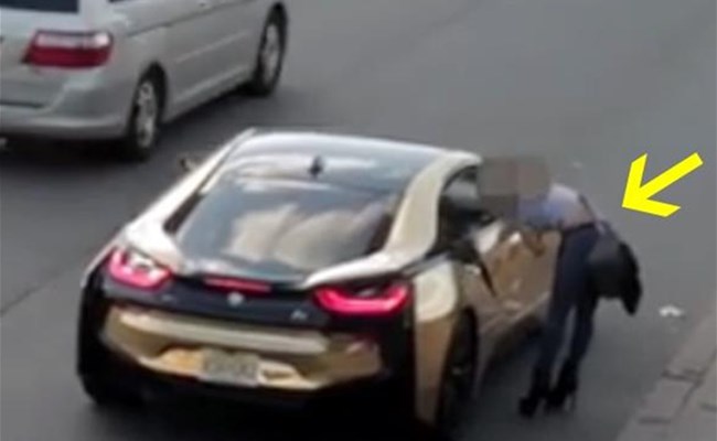 فيديو محرج: اليكم ردّة فعل هذه الحسناء بعد أن تعرّفت على شاب يملك سيارة فارهة ذهبية