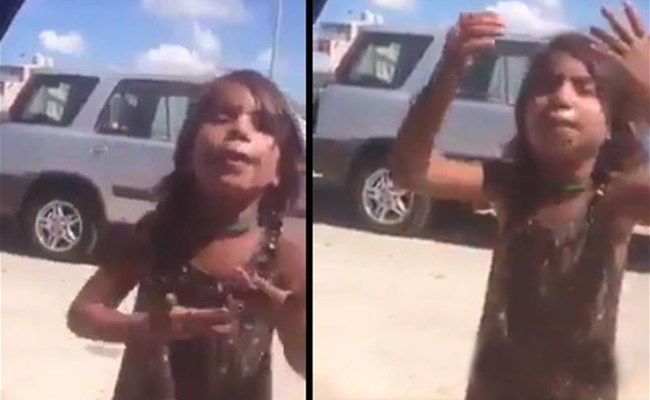 بالفيديو: طفلة صدمت لبنانيّتين بما تفعله أثناء التسوّل مقابل الحصول على المال