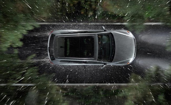 بالفيديو: شاهدوا أخطار الأمطار على السيارات في فصل الشتاء