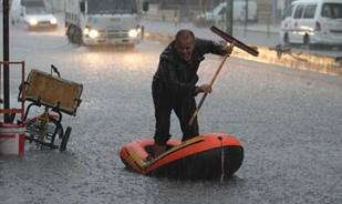 العاصفة يوهان تضرب لبنان بقساوة