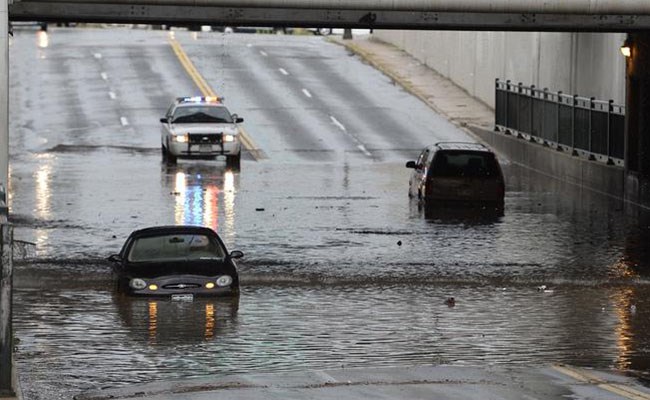خطوات ضرورية لإنقاذ سيارتك في حال غرقت في الأمطار