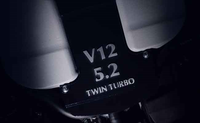 فيديو محرك استون مارتن V12 ثنائي التيربو 